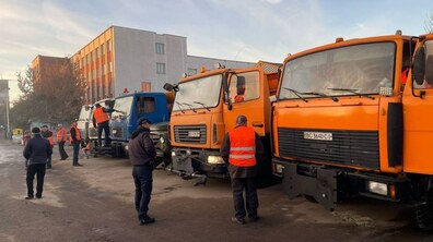 Фото: У Львові перевіряють готовність снігоприбиральної техніки до роботи взимку (відео)