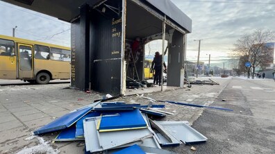 Фото: Перший МАФ на Чорновола демонтував сам підприємець (відео)