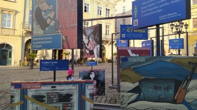 Фото: У центрі Львова відкрили виставку робіт українських ілюстраторів на тему війни