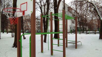 Фото: Громадський бюджет: на території початкової школи ліцею № 2 облаштували клас просто неба та гімнастичний майданчик