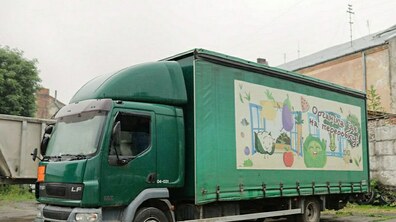Фото: Всі фракції відсортованих відходів у Львові з контейнерних майданчиків забирають окремі спеціальні машини