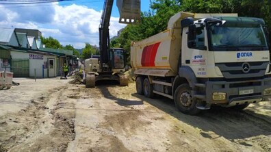 Фото: На вулиці Пилипа Орлика відновили ремонтні роботи