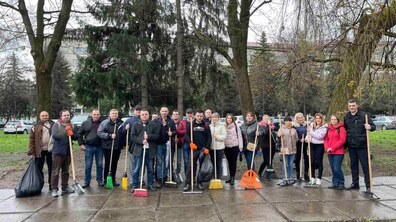 Фото: Під час вчорашньої толоки у Львові вивезли 65 машин сміття