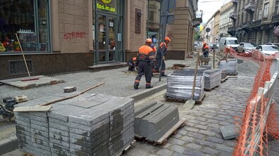 Фото: На вул. Коперника завершують поточний ремонт хідника