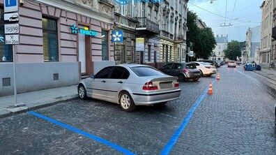 Фото: У Львові оновили розмітку на 69 майданчиках ЛеоПарковки