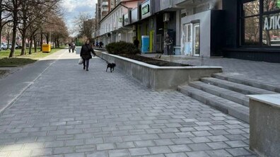 Фото: На вулиці Науковій оновили тротуар біля майбутнього Центру життєстійкості