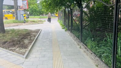 Фото: Більше безбар’єрних хідників: тротуар поблизу ЦНАПу і поліклініки на вул. Виговського став доступним