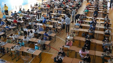 Фото: У Львові відбуваються змагання з шахів серед школярів