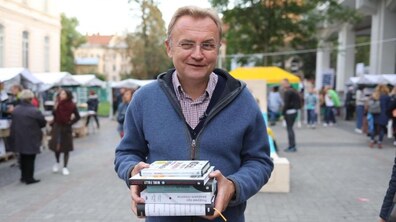 Фото: Мер Львова придбав п’ять книг на 26 Book Forum