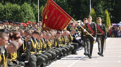 Фото: Вітаючи випускників Академії сухопутних військ, Андрій Садовий запропонував вже впровадити стандарти НАТО в Україні