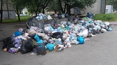 Фото: У місті залишаються не вивезеними 267 майданчиків житлового фонду та 15 майданчиків біля закладів освіти та охорони здоров’я