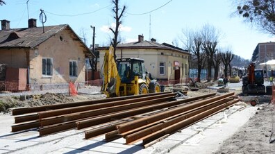 Фото: Ремонт вул. Замарстинівської: розпочався монтаж трамвайних рейок