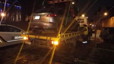 Фото: Від початку року евакуаторами ЛКП «Муніципальна варта» на арештмайданчик було доставлено 26 автомобілів