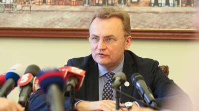 Фото: «Сьогодні є проблема – понад 7 тис тонн відходів лежать на землі, їх нема куди везти», - А. Садовий