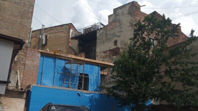 Фото: Незаконне будівництво на пл. Міцкевича, 6-7 припинене