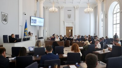 Депутати у сесійній залі під час розгляду питань