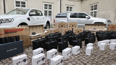 Два автомобілі, декілька десятків дронів і квадрокоптерів різних моделей та системи Starlink, які передали військовим від громади Львова