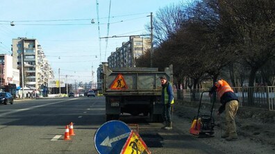 Фото: «У кожному районі міста працює по 2 бригади для ліквідації аварійних ям», — Ірина Маруняк