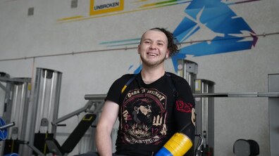 Фото: Львівські лікарі без жодних операцій відновили здоров’я чоловіка, який місяцями мучився від болю у хребті
