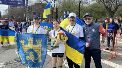 Фото: 12-річна українка Яна Степаненко пробігла дистанцію на найпрестижнішому світовому марафоні (відео)