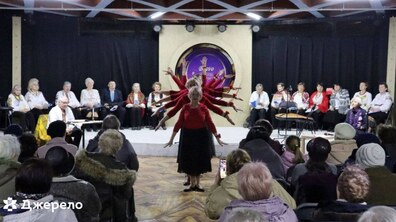 Фото: Танці, театр, йога, ґаджети й хор: як «Джерело» у Львові відкриває «друге дихання» у людей старшого віку