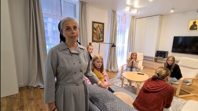 Фото: Особливе покликання: сестра Юля зі Львова стала матір’ю для 10 дівчат