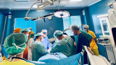 Фото: Пришили задом наперед: у Львові лікарі трьох міст виконали рідкісну операцію – ротаційну пластику