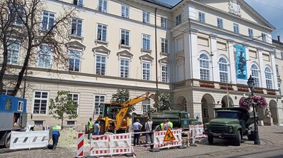 Фото: На площі Ринок встановлюють дворівневий питний фонтан