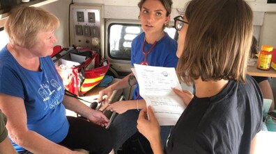 Фото: Італійські медики допомагали львів'янам, які постраждали від ракетного удару росіян 