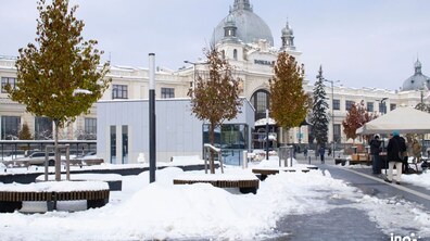 Фото: Ознакування, пандус та інформаційне табло: пл. Двірцева та будівля залізничного вокзалу стануть доступнішими