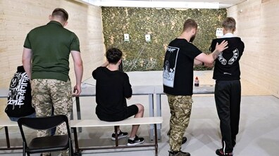 Фото: Центр національно-патріотичного виховання «Снайпер» проведе благодійні заняття із кульової стрільби: як долучитись