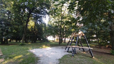 Фото: У парку "Боднарівка" облаштують новий дитячий майданчик: вже завезли перші конструкції