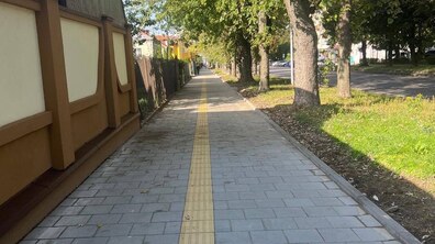 Фото: На вул. Виговського відремонтували частину тротуару та зупинку громадського транспорту