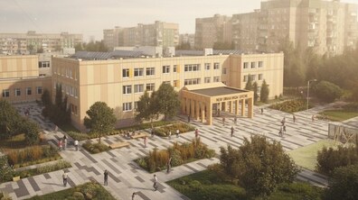 Візуалізація сучасної триповерхової будівлі ліцею “Оріяна” у світло-бежевих тонах із великими вікнами. Перед входом - широке подвір'я, викладене сірою плиткою, із зеленими зонами, лавками та деревами, а на даху будівлі встановлено численні сонячні панелі. Позаду видно багатоповерхові житлові будинки.