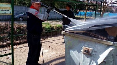 Фото: Миття і дезінфекція контейнерів: у Львові перевізники побутових відходів прибирають свої майданчики
