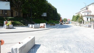 Фото: На час облаштування трамвайної колії рух вул. Личаківською відбуватиметься двома смугами: третя смуга буде закритою
