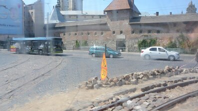 Фото: Трамваї № 2 і № 7 курсують за зміненим маршрутом: біля пл. Митної тривають роботи із заміни колії