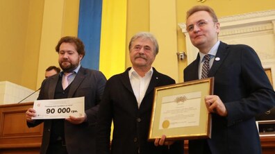 Фото: Міський голова Львова нагородив переможців архітектурного конкурсу на кращу проектну пропозицію спорткомплексу на Сихові