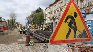 Фото: Ремонтна кампанія у Львові: на вул. Богданівській влаштовують верхній шар асфальту, у липні розпочинають ремонтувати вул. Замарстинівську