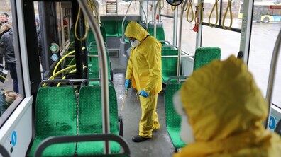 Фото: Громадський транспорт Львова дезінфікують