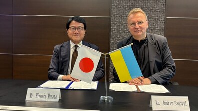 міський голова Львова Андрій Садовий підчас підписання угоди