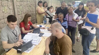 Фото: Виїзний ЦНАП на вулиці Каховській прийняв 280 мешканців, майно яких зруйнувала росія