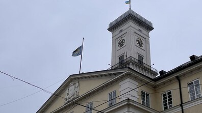Фото: У Львові приспустили прапор міста у день поховання Мирослава Симчича