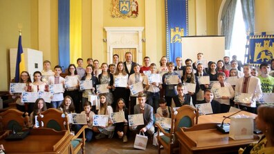 Фото: У Львові переможець інтернет-олімпіади з ІТ отримав премію 10 тис грн, а школа, де він вчиться, — новий комп’ютерний клас