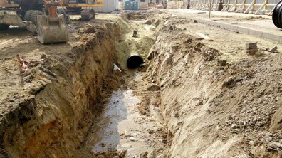 Фото: Реконструкція пл. Двірцевої: розпочалися роботи з влаштування каналізаційного колектора