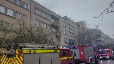 Фото: Пожежники ліквідовують пожежу в будинку на вул. Героїв Майдану, 5: ніхто з людей не постраждав