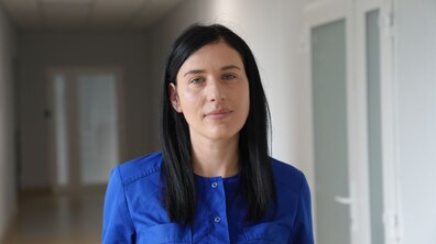Фото: Поки чоловік боронить країну на передовій, жінка гоїть рани захисників у тилу: історія медсестри Мар’яни