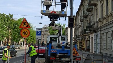Фото: На перетині вулиць Бандери – Героїв УПА запрацювали світлофори