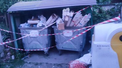 Фото: У контейнер для відходів на вул. Городоцька, 276 висипали люмінесцентні лампи: винних розшукує поліція