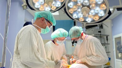 Фото: Львівські лікарі видалили одразу три пухлини у нозі 17-річної дівчини